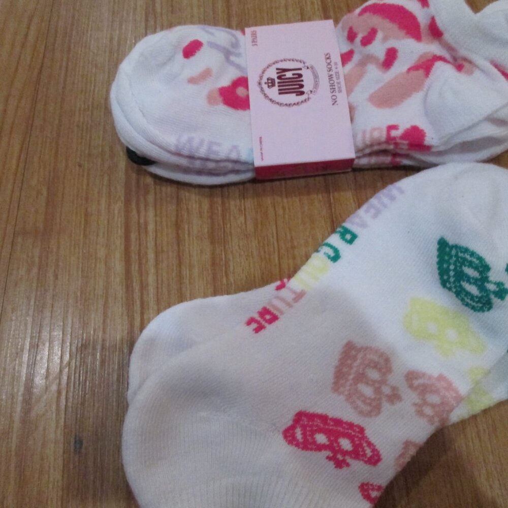 Juicy Couture 4 pairs no show socks sz 5-10 Pink&white multi w/Logo designs - Picture 1 of 7